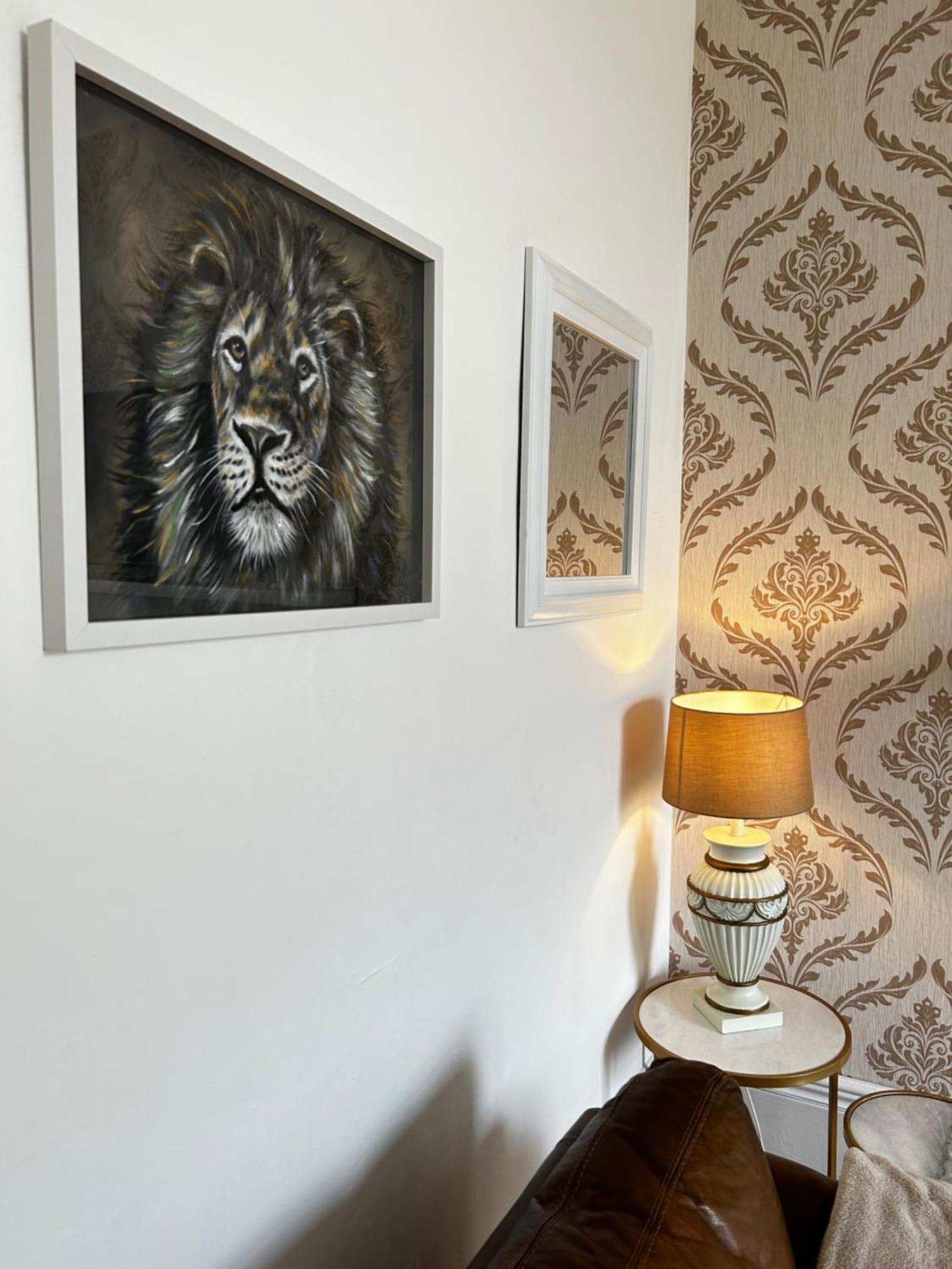 The Lazy Lion - Spacious 2 Bedroom - Town Centre Holiday Home Apartment Port Glasgow Eksteriør bilde