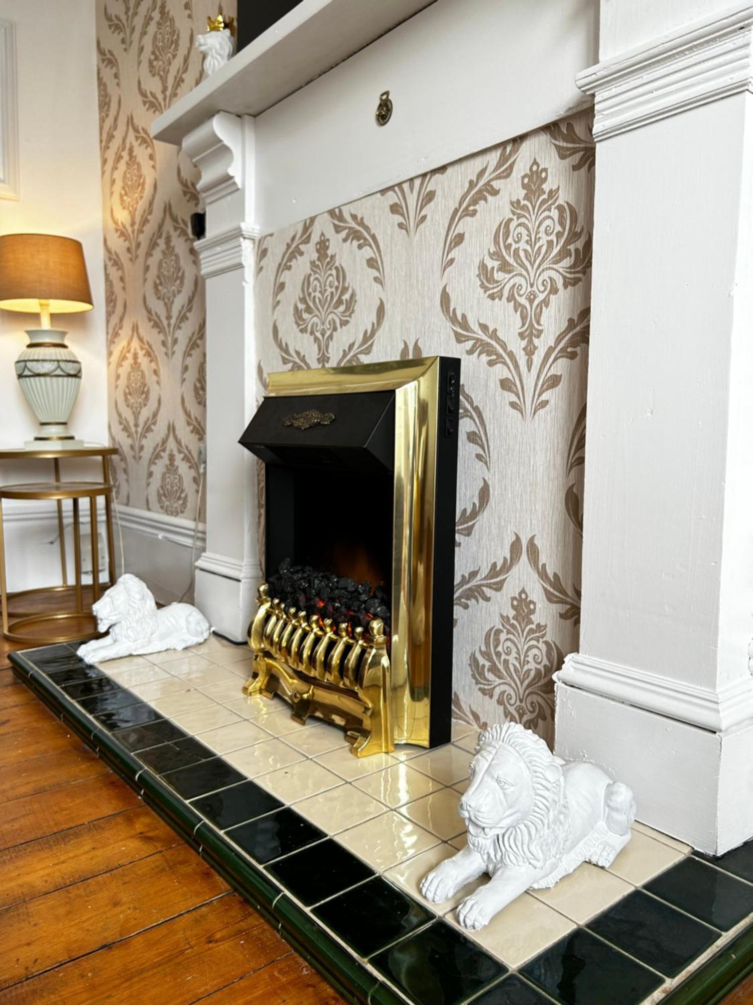 The Lazy Lion - Spacious 2 Bedroom - Town Centre Holiday Home Apartment Port Glasgow Eksteriør bilde